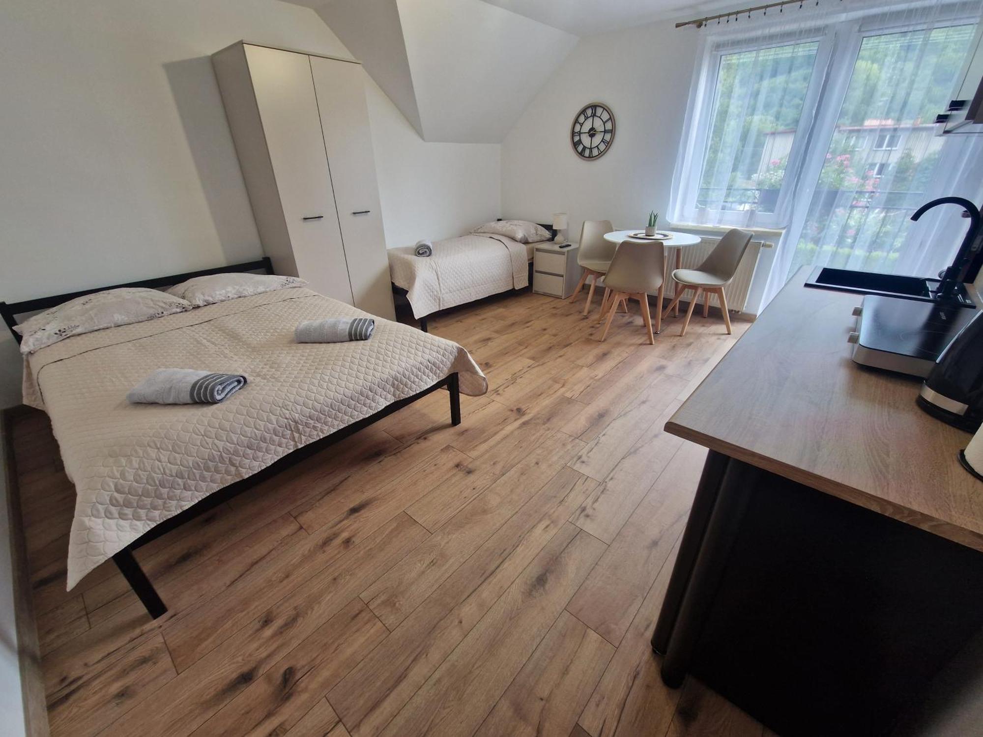 Apartament z 1 sypialnią, balkonem i widokiem na góry